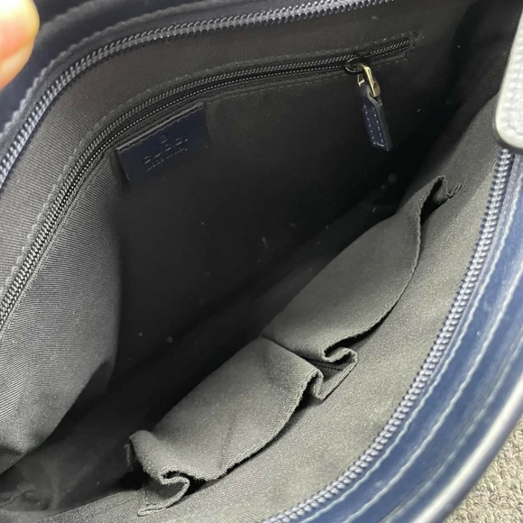 100% Authentic Gucci Leather Messenger Crossbody 450-102024 - Picture 13 of 16